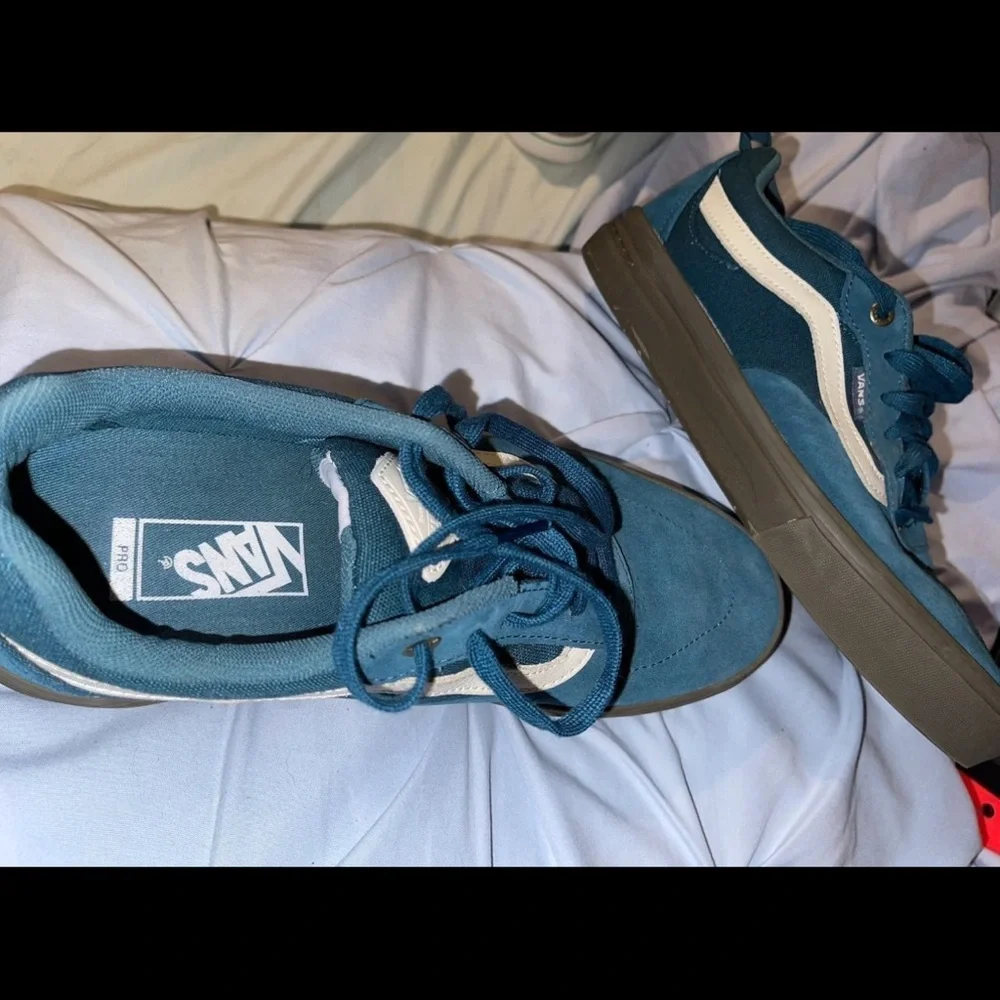 Vans - Picture 2 of 6